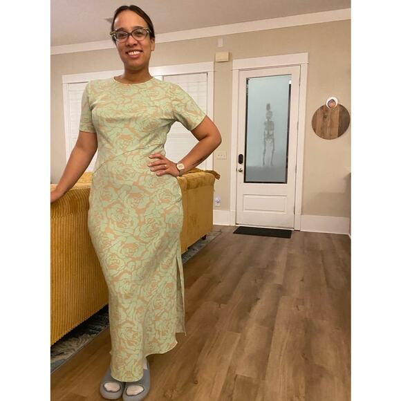 SAUNDERS COLLECTIVE Green Rose Printed Floral Crewneck Luna Maxi Dress Size 2 - Picture 1 of 16